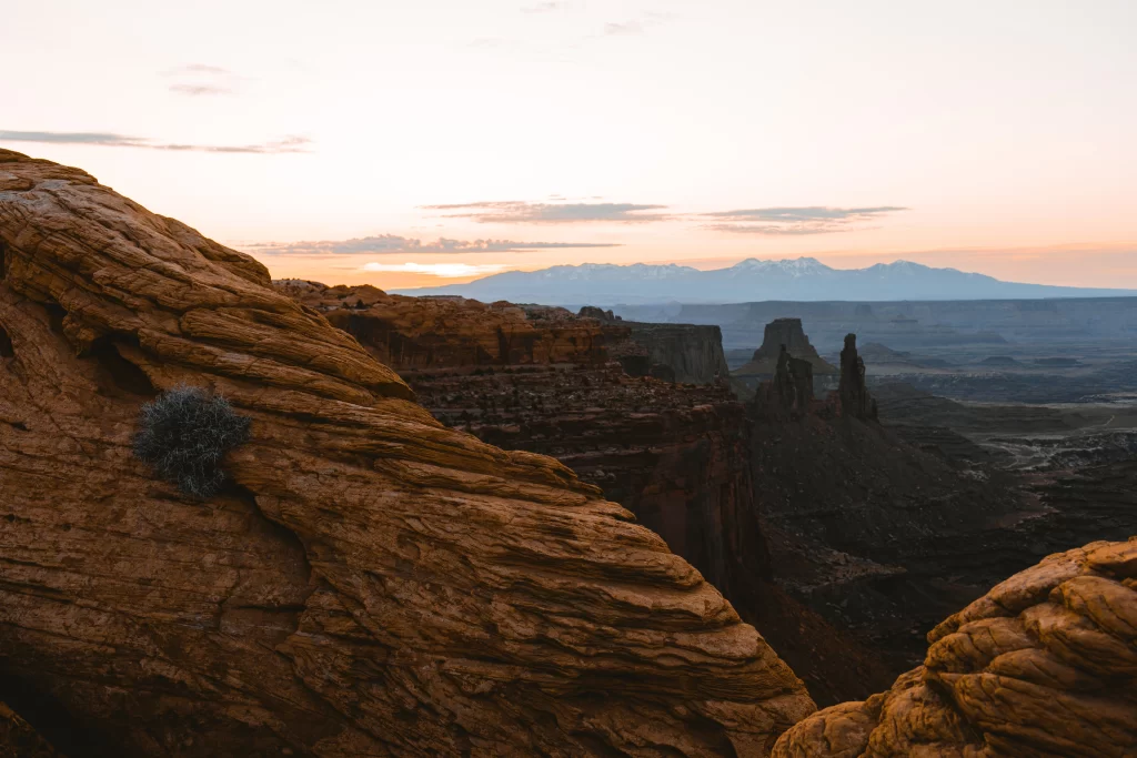 sunrise at mesa arch overlook